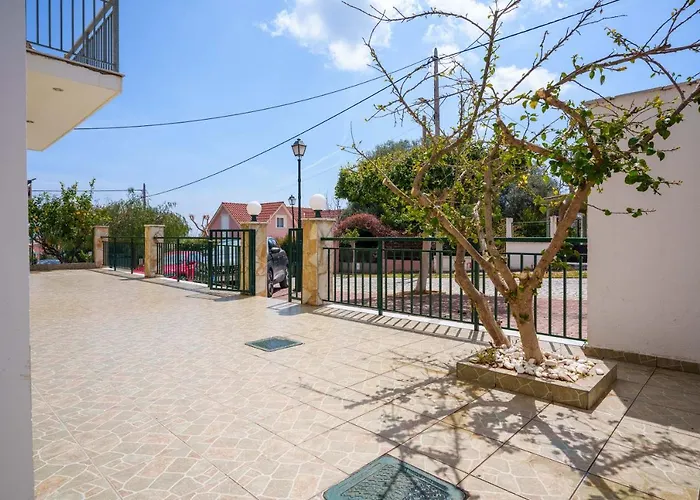 Niko\'S Central Skala Apartments